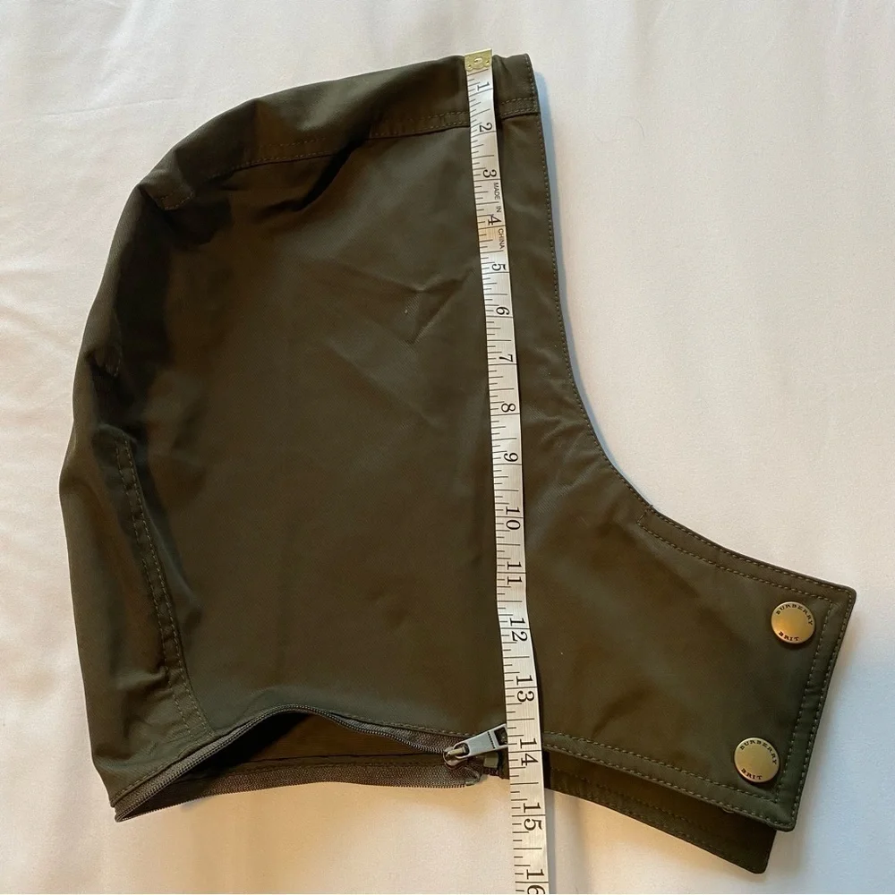 Burberry olive green jacket coat hood with 13 inch zipper